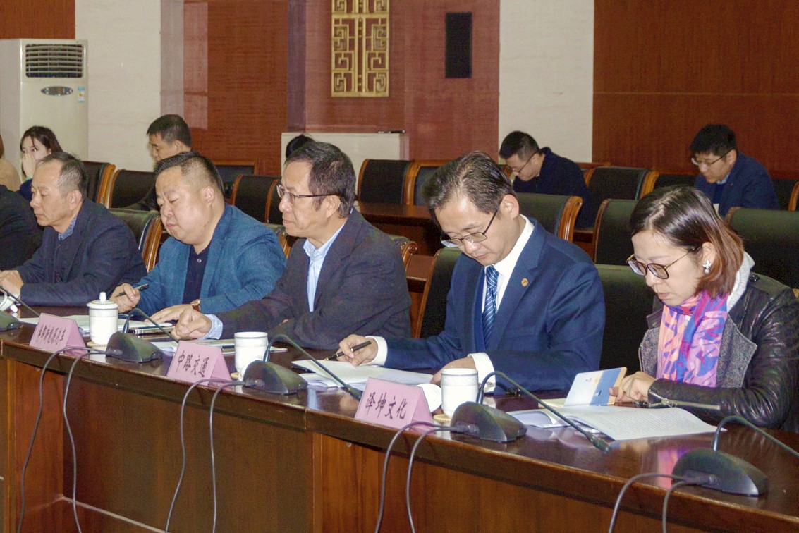 集團董事長王根彬參加區民營企業座談會