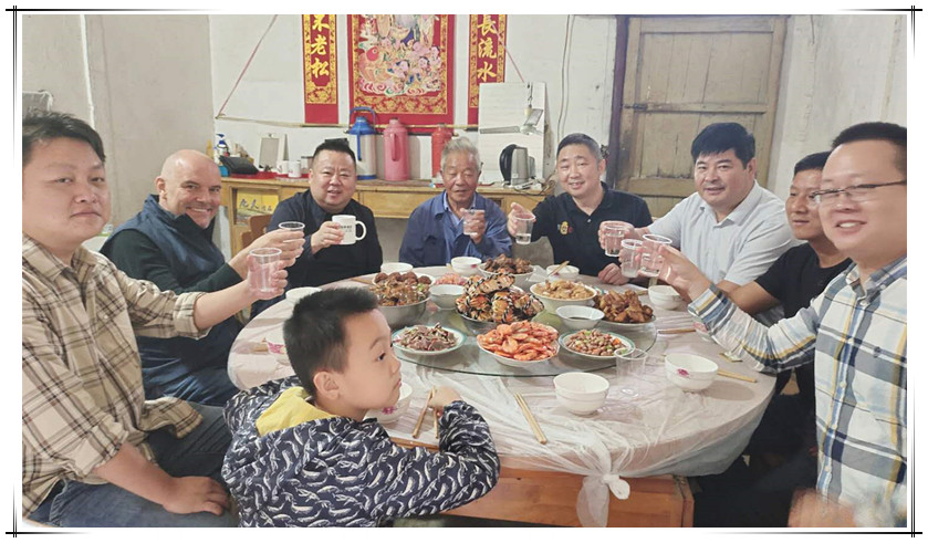 暖心！集團董事長與外籍專家同慶雙節